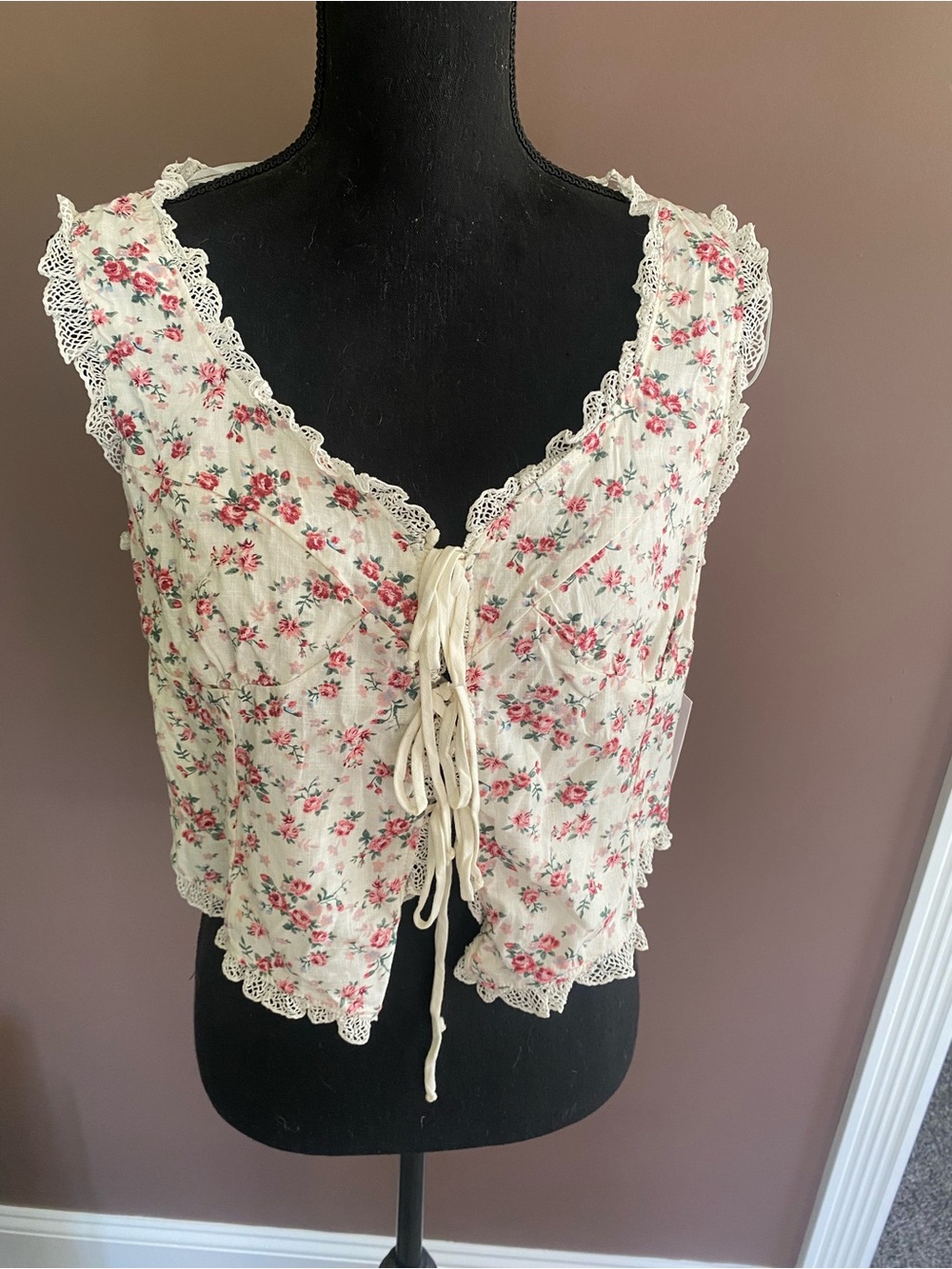 Floral tie front sleeveless top